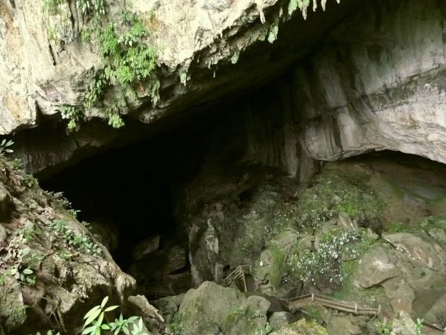 Höhle von aussen